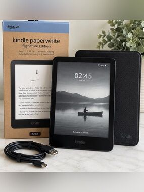 Amazon Kindle Paperwhite Signature Edition 12th Gen 32GB + Case + Cable
